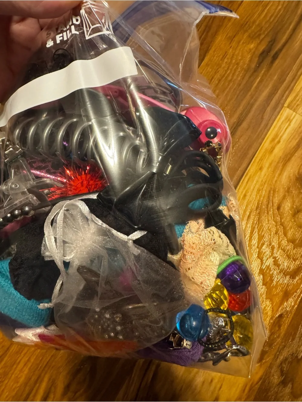 Vintage big bag of hair clips and claws never used. Includes hello kitty 😻♥️